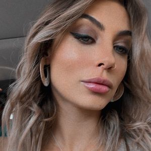 Meet your Posher, Debora